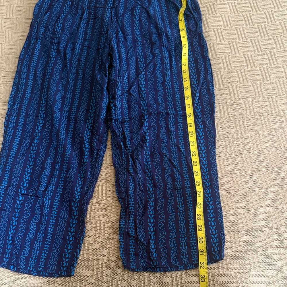 Blue Patterned Capris - image 7